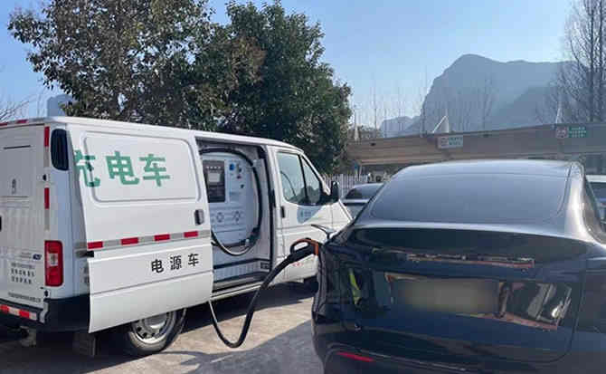 察隅汽车搭电